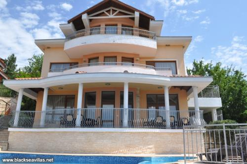 Rent a top class villa!