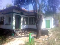 Well presented cottage for sale in Bulgaria with land and garage