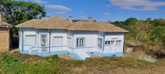 Well presented and secure coastal region property. Additional house included